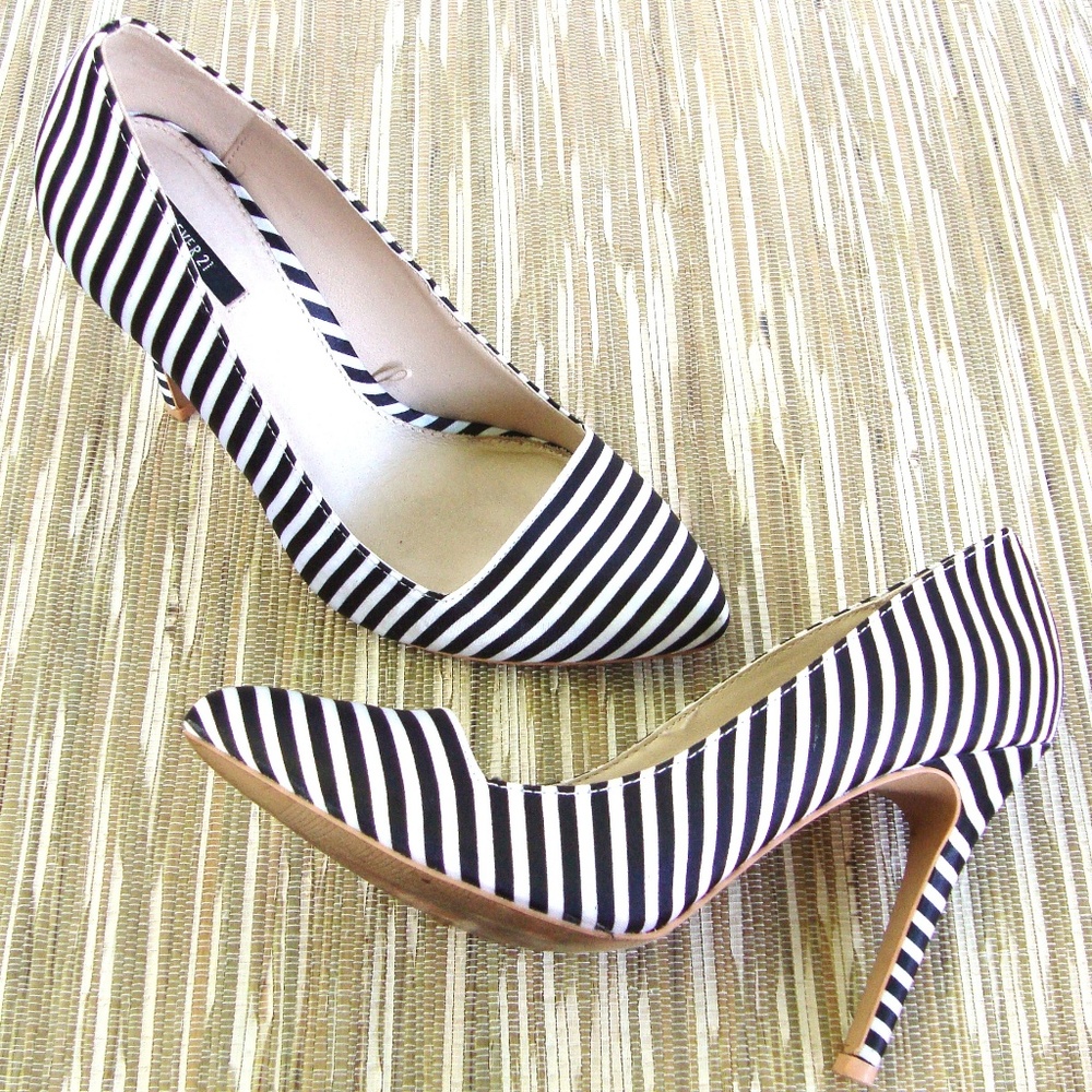 Black and White Striped Heels Stiletto Pumps sz 7
